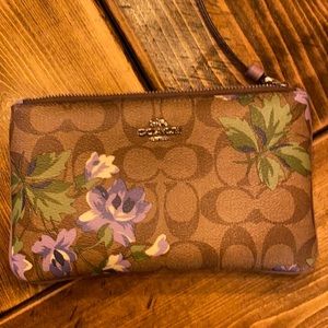 Coach clutch/wristlet